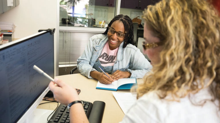 A student participates in an advising session at the USC Annenberg School of Communication and Journalism.